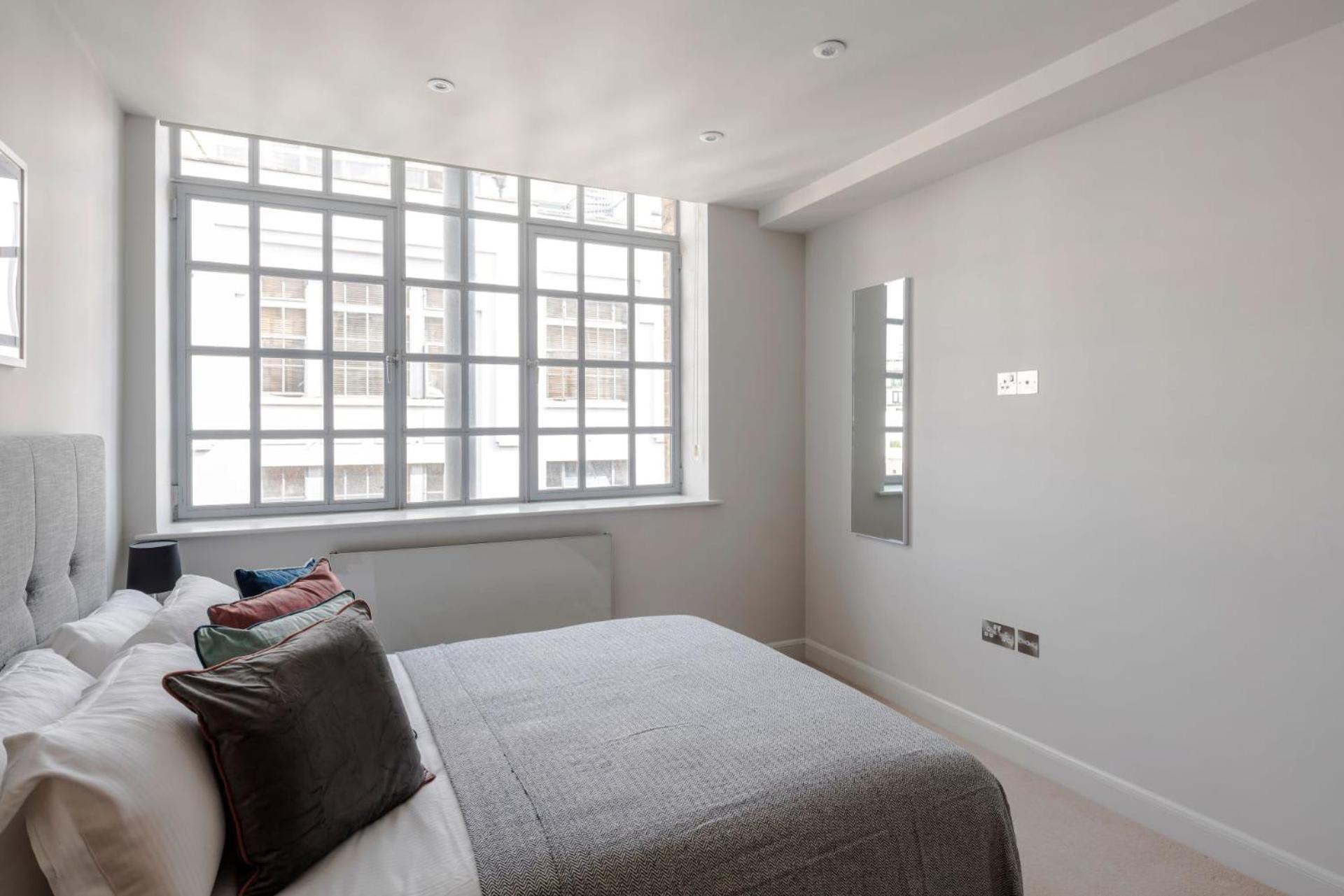 London'S Calling - Farringdon - By Frankie Says Екстер'єр фото
